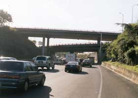 H-201 eastbound, approaching its east end at the Kahauiki Interchange