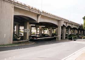 Waialae Avenue westbound ducks under H-1 viaduct