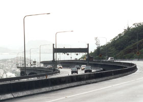 H-3 twin viaducts east of Tetsuo Harano tunnels, facing east