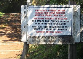 New warning sign on mule trail, shortly before crossing Kalawao County line: HAWAII LAW FORBIDS ANYONE | BEYOND THIS POINT WITHOUT | WRITTEN PERMIT - HRS 326-26 | VIOLATORS SUBJECT TO CITATION | AND $500.00 FINE. CONTACT 567-6924 | OR 567-6928 FOR INFORMATION | FOR THOSE WITH PERMISSION NO ONE | UNDER 16 YRS. OF AGE ALLOWED WITHOUT SPECIAL PERMIT.