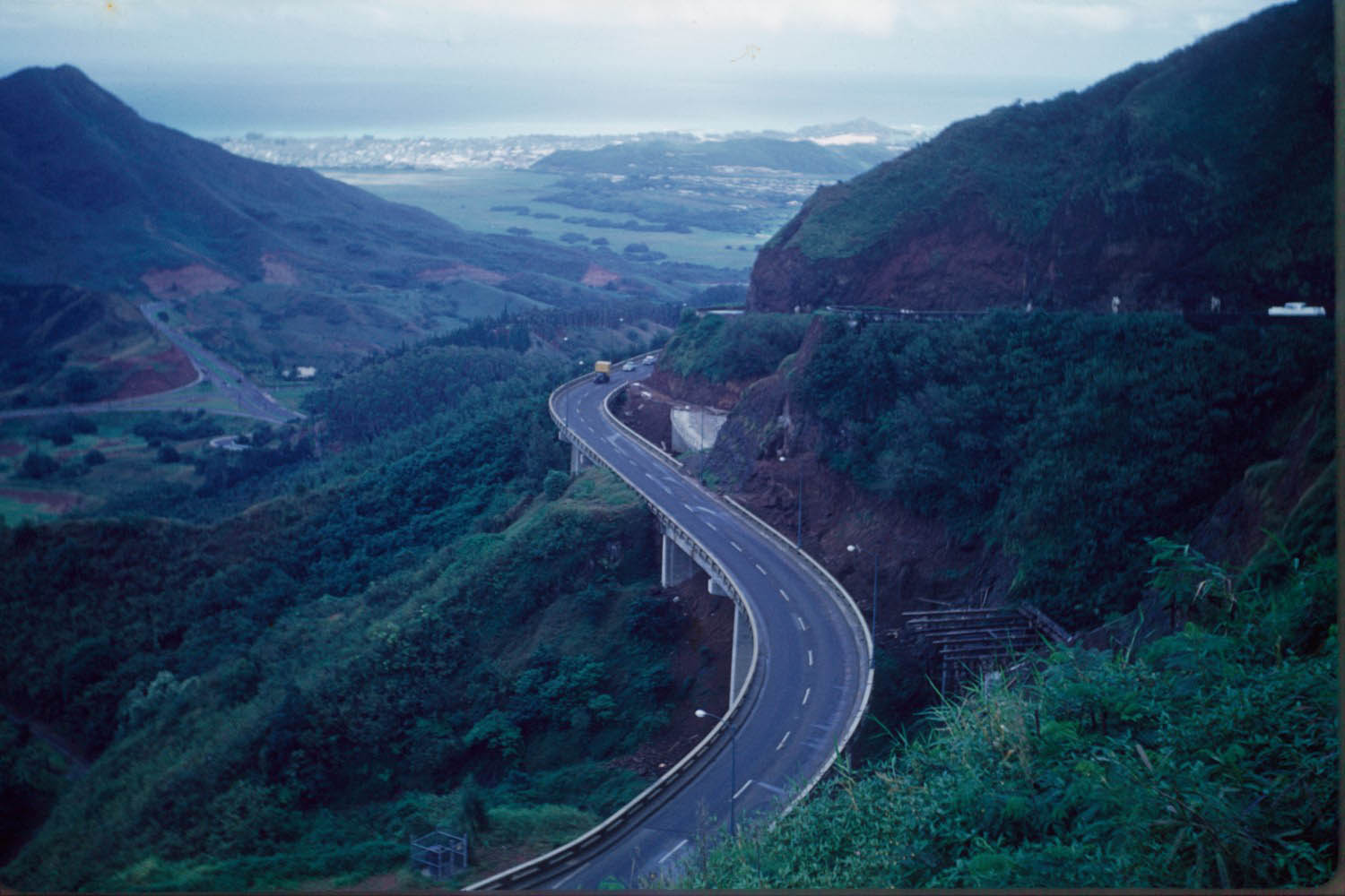 http://www.hawaiihighways.com/pali-hwy-1960-large.jpg