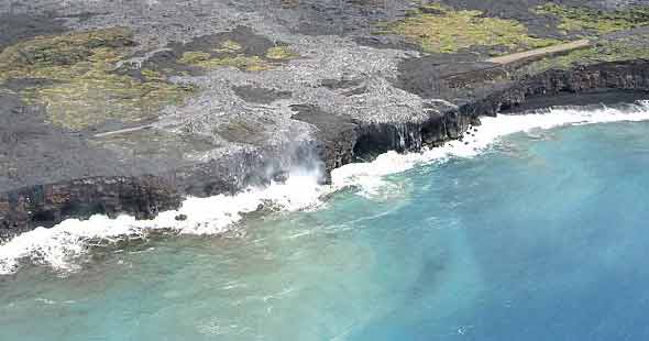 Fresh lava flows starting to cover isolated fragments of Chain of Craters Road